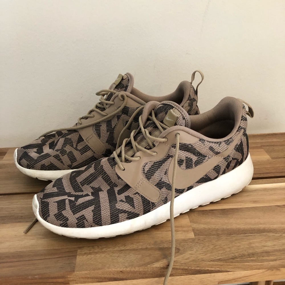 Printed Nike Roshe Run Sneakers